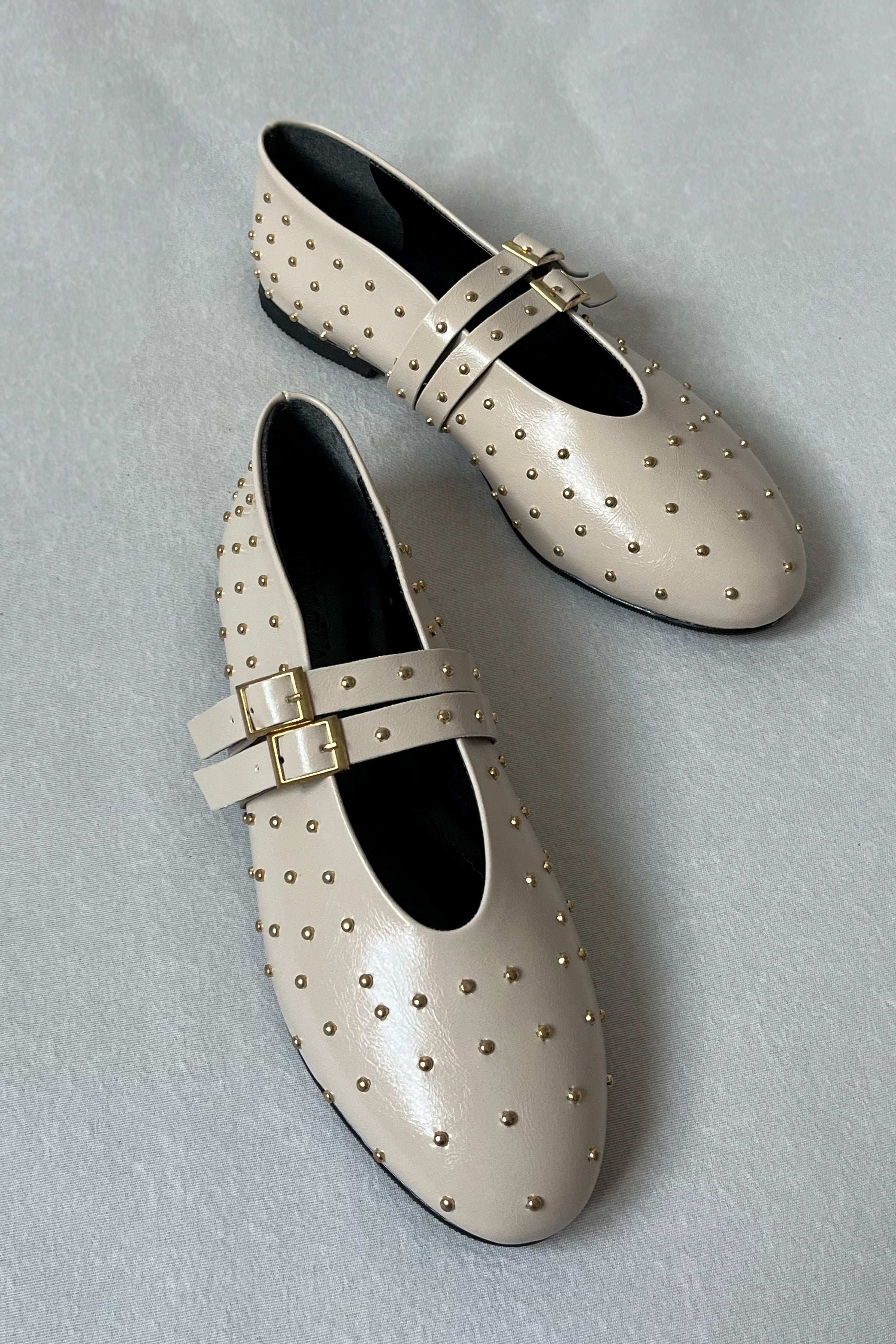 Kadın Zımbalı Çift Tokalı Babet Nora - Bej